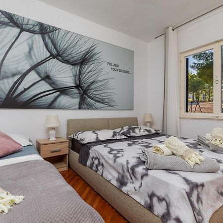Apartments By The Sea Balica Rat, Omis - 1065 מראה חיצוני תמונה