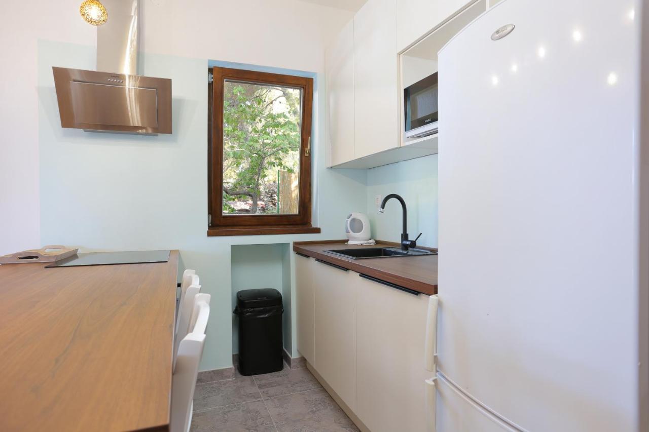Apartments By The Sea Balica Rat, Omis - 1065 מראה חיצוני תמונה