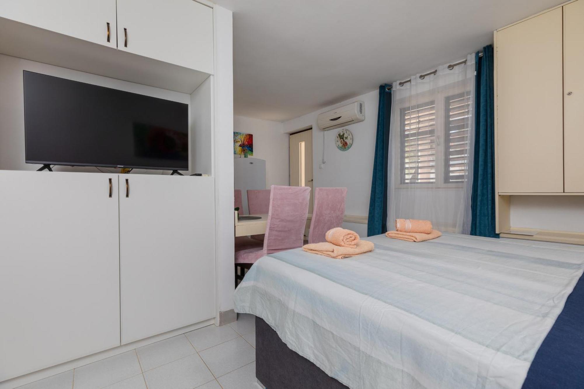 Apartments By The Sea Balica Rat, Omis - 1065 מראה חיצוני תמונה